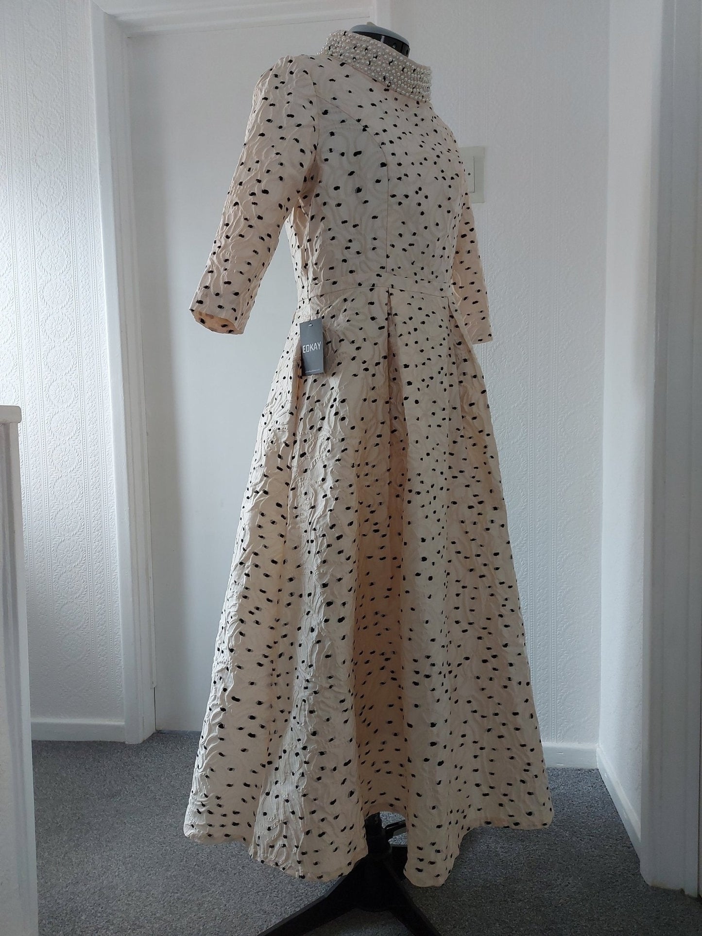 The polka-choker retro mum bridal dress